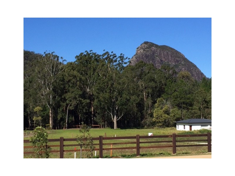 22 Pinnacles Drive, Glass House Mountains QLD 4518