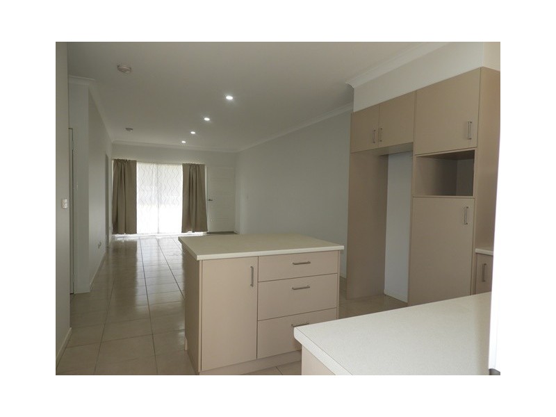 Unit 4/6 Gympie St North, Landsborough QLD 4550