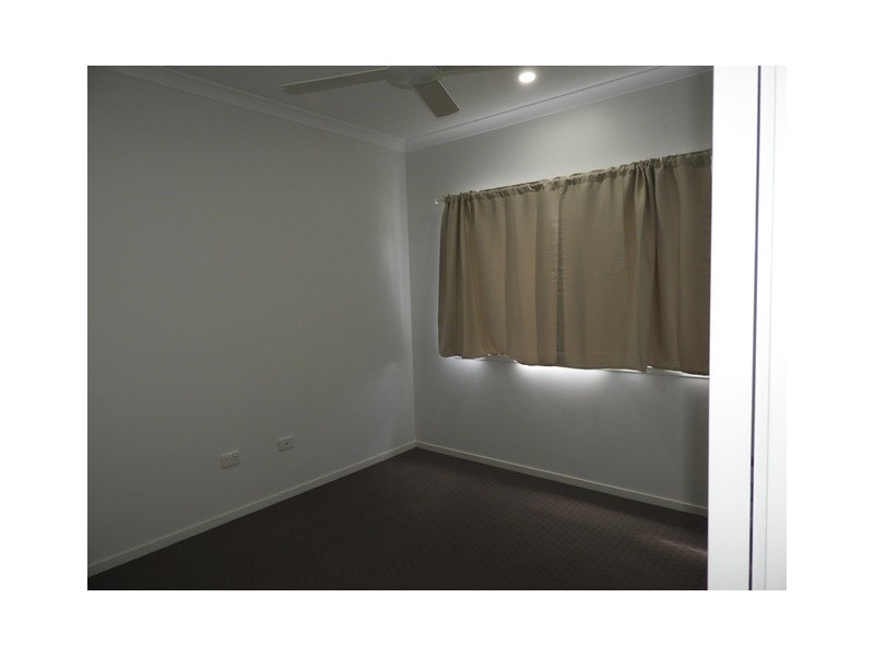 Unit 4/6 Gympie St North, Landsborough QLD 4550