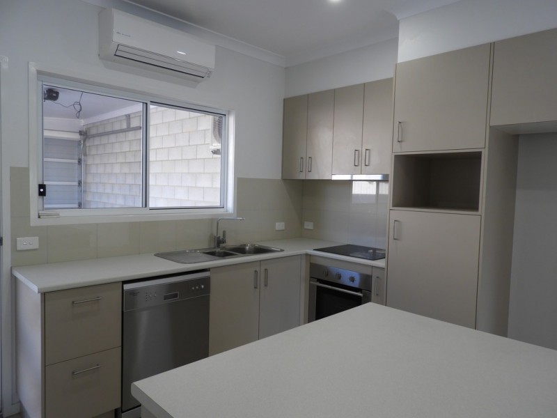Unit 4/6 Gympie St North, Landsborough QLD 4550