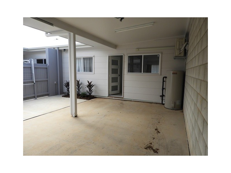 Unit 4/6 Gympie St North, Landsborough QLD 4550