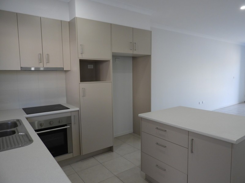 Unit 4/6 Gympie St North, Landsborough QLD 4550