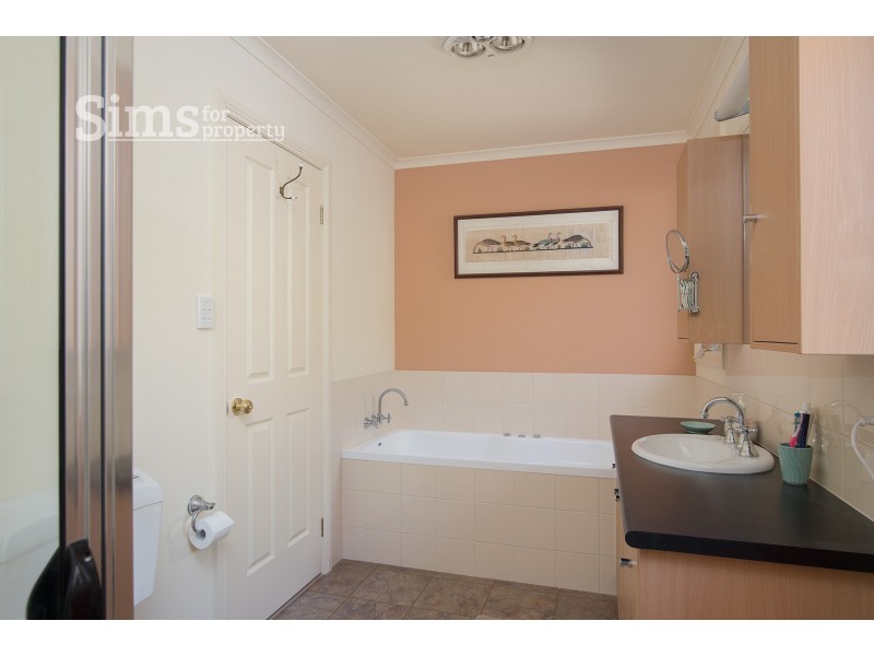 1 Woodford Glade, Newstead TAS 7250