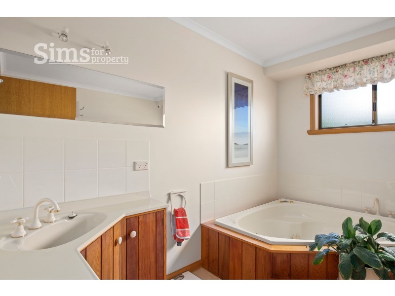 18 Far View Avenue, Riverside TAS 7250