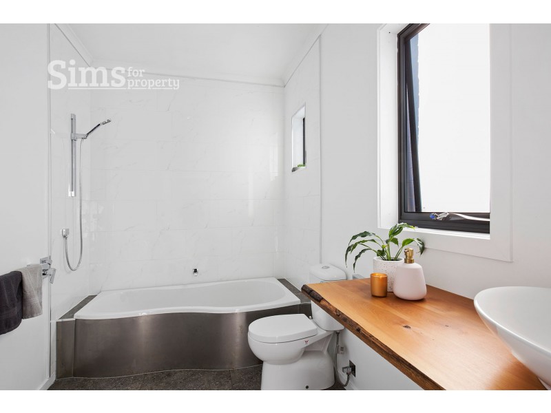 24 Tompson Lane, Newnham TAS 7248