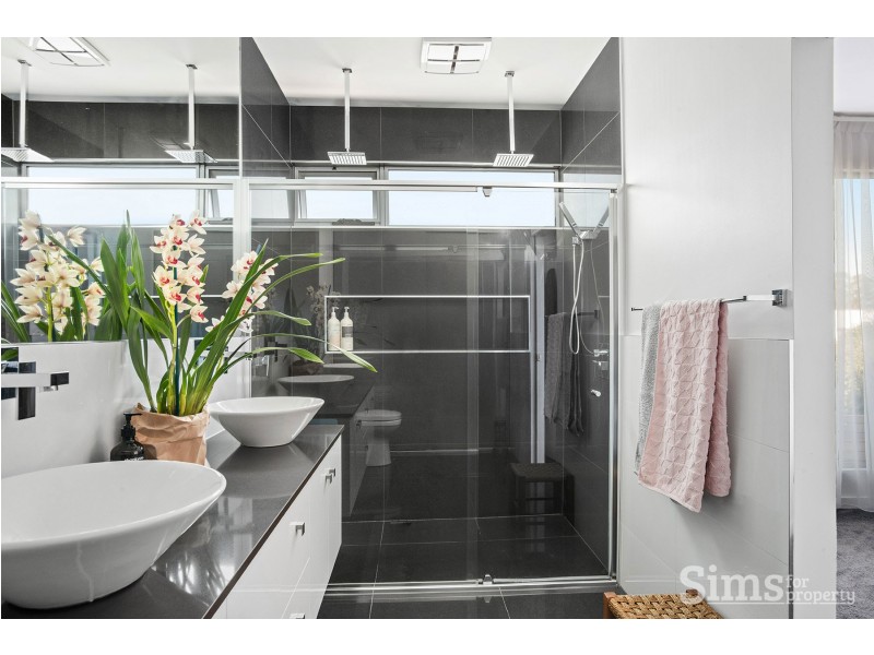 2/10 Davista Drive, Norwood TAS 7250