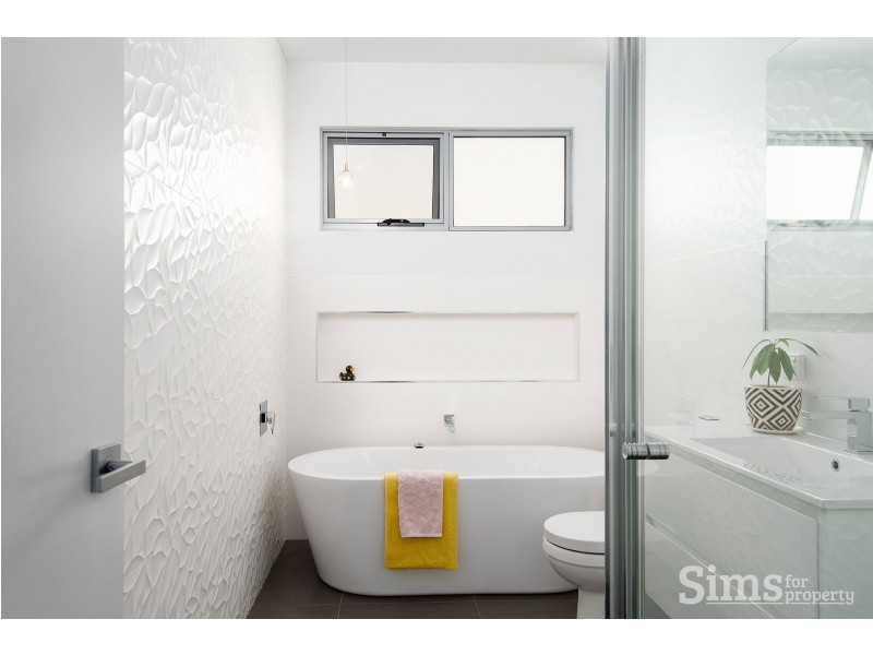 2/10 Davista Drive, Norwood TAS 7250