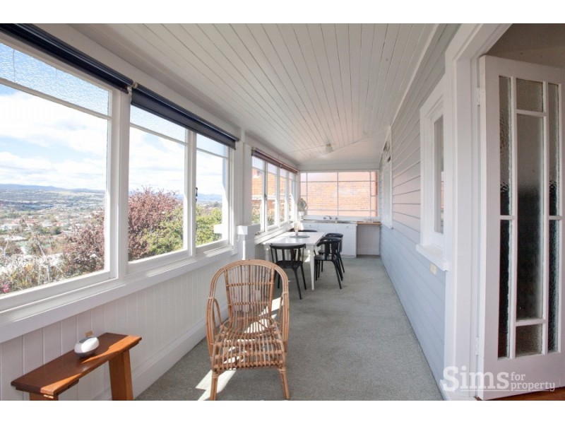 6 Churchill Crescent, Newstead TAS 7250