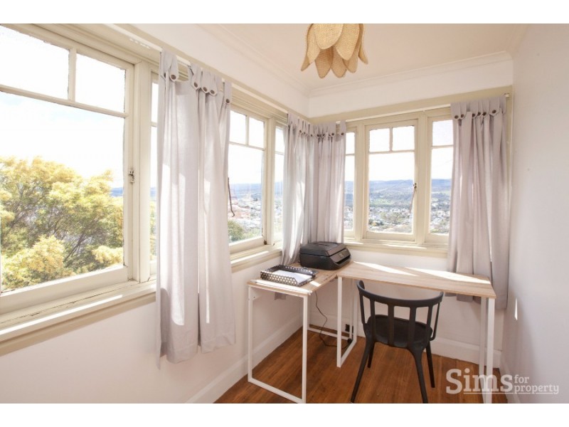 6 Churchill Crescent, Newstead TAS 7250