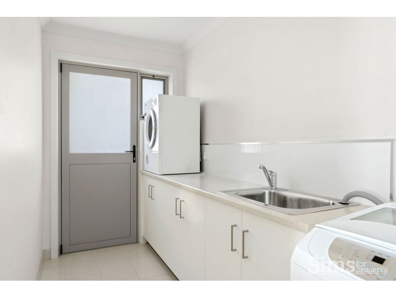 2/1 Classic Drive, Prospect Vale TAS 7250