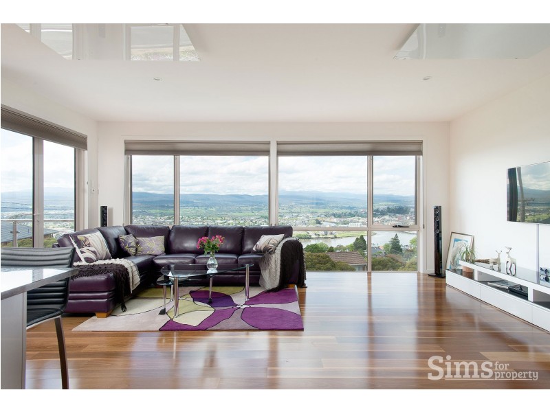 17 Whitford Grove, Trevallyn TAS 7250