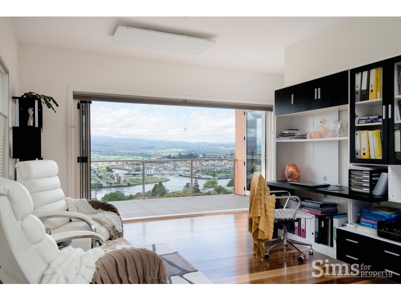17 Whitford Grove, Trevallyn TAS 7250