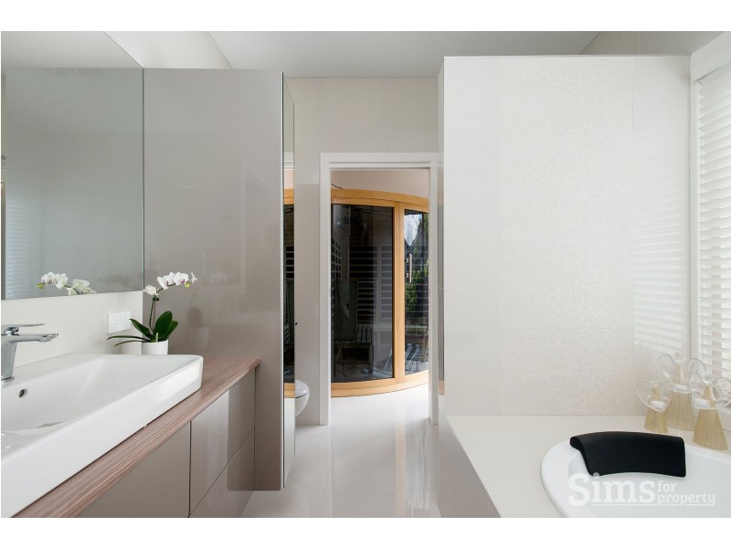 17 Whitford Grove, Trevallyn TAS 7250