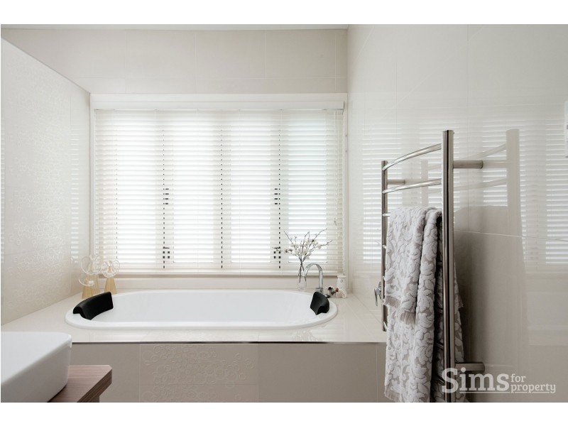 17 Whitford Grove, Trevallyn TAS 7250