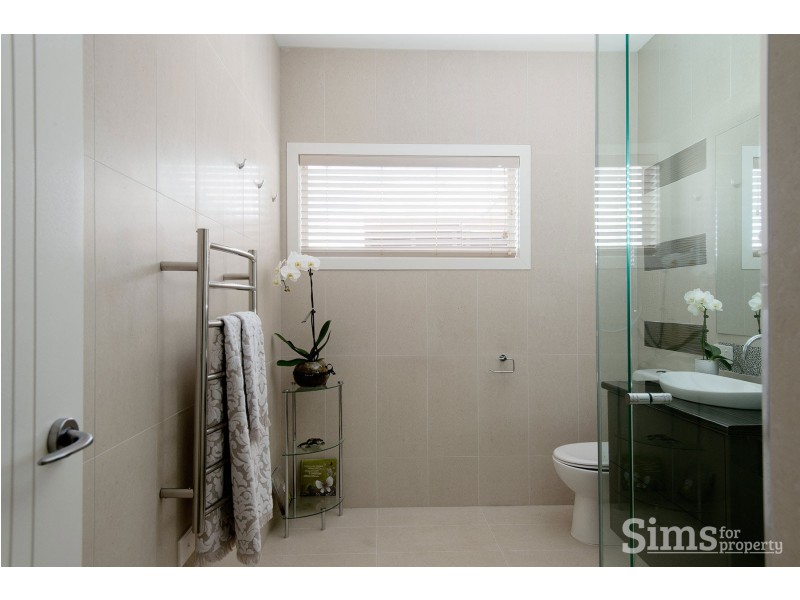 17 Whitford Grove, Trevallyn TAS 7250