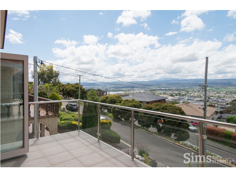 17 Whitford Grove, Trevallyn TAS 7250