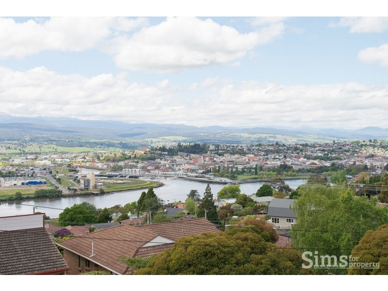 17 Whitford Grove, Trevallyn TAS 7250