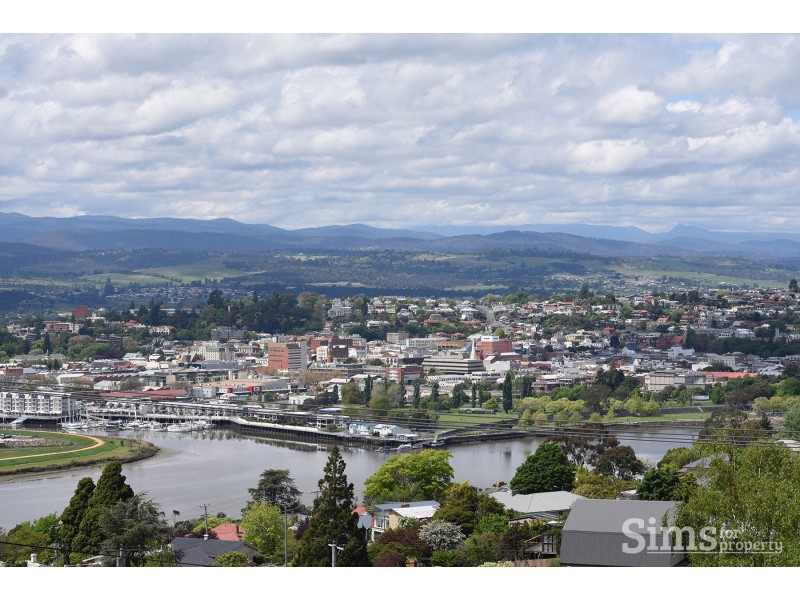 17 Whitford Grove, Trevallyn TAS 7250