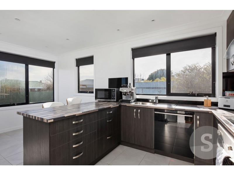 17 Helenwood Grove, Newnham TAS 7248
