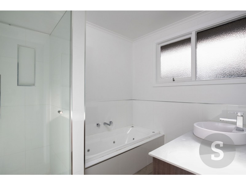 17 Helenwood Grove, Newnham TAS 7248
