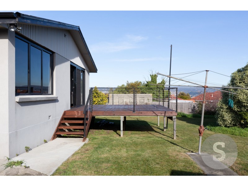 17 Helenwood Grove, Newnham TAS 7248