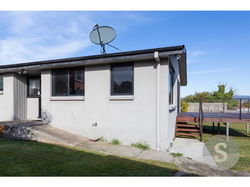 17 Helenwood Grove, Newnham TAS 7248