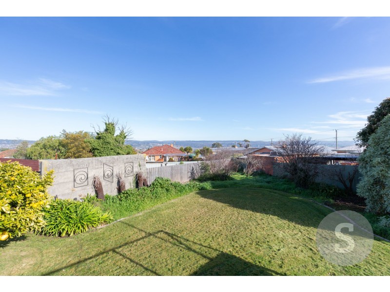17 Helenwood Grove, Newnham TAS 7248