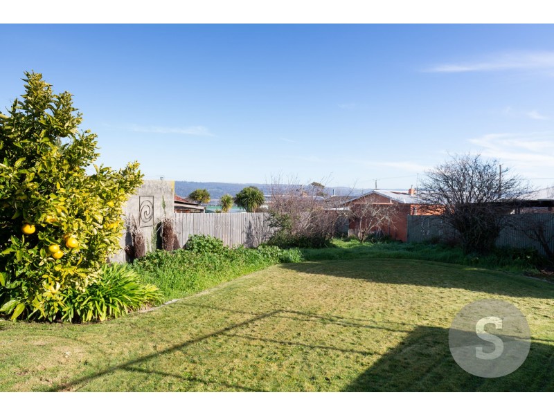 17 Helenwood Grove, Newnham TAS 7248