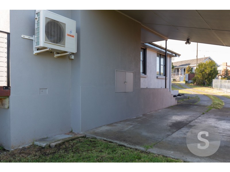 17 Helenwood Grove, Newnham TAS 7248