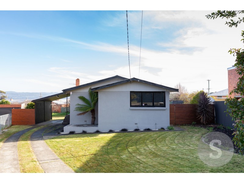 17 Helenwood Grove, Newnham TAS 7248