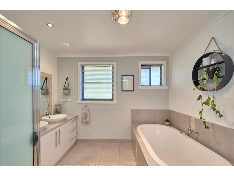 6 Rene Road, Summerhill TAS 7250