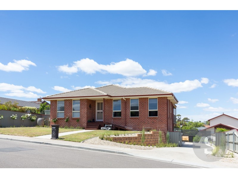 17 Dafnis Drive, Newnham TAS 7248