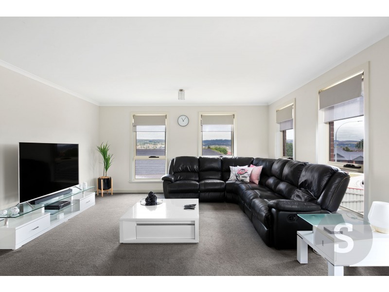 17 Dafnis Drive, Newnham TAS 7248