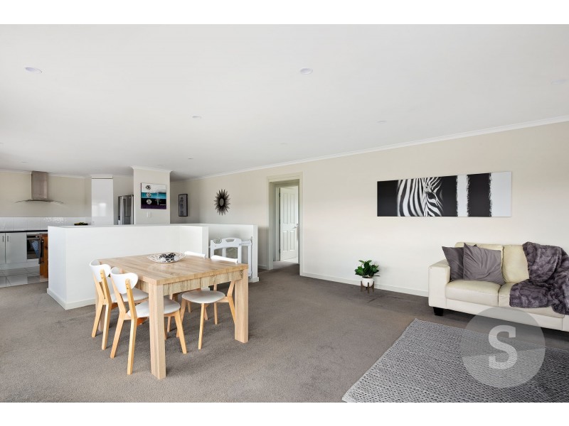 17 Dafnis Drive, Newnham TAS 7248