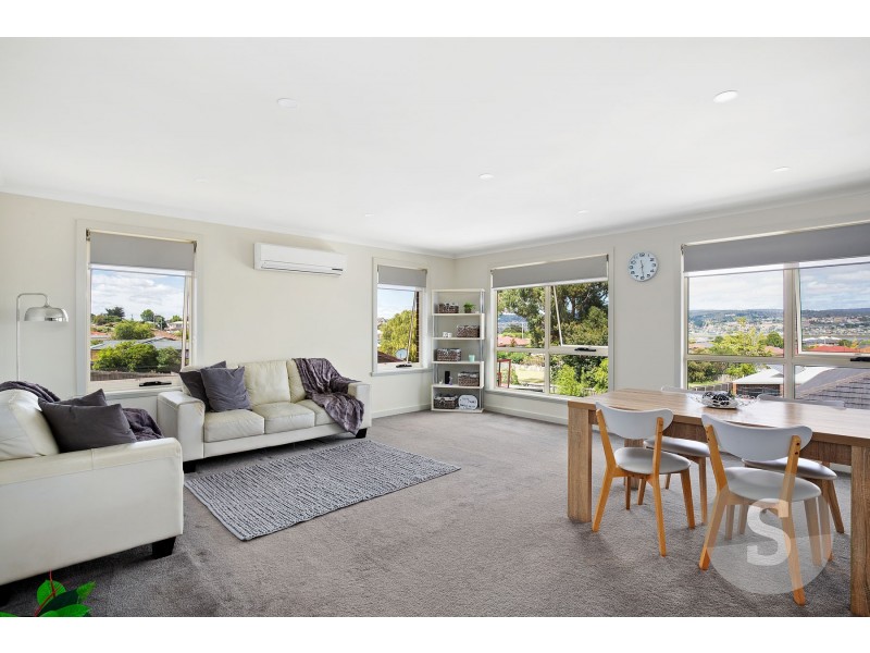 17 Dafnis Drive, Newnham TAS 7248