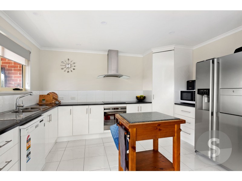 17 Dafnis Drive, Newnham TAS 7248