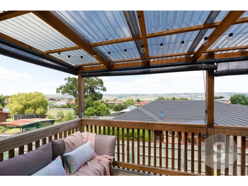 17 Dafnis Drive, Newnham TAS 7248