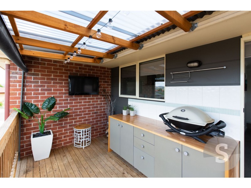 17 Dafnis Drive, Newnham TAS 7248