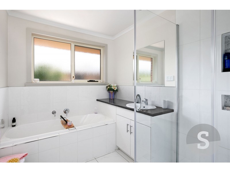 17 Dafnis Drive, Newnham TAS 7248