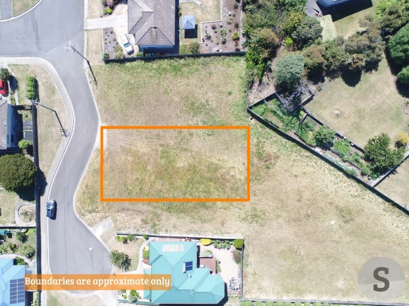 8 Meadowbank Road, Newnham TAS 7248