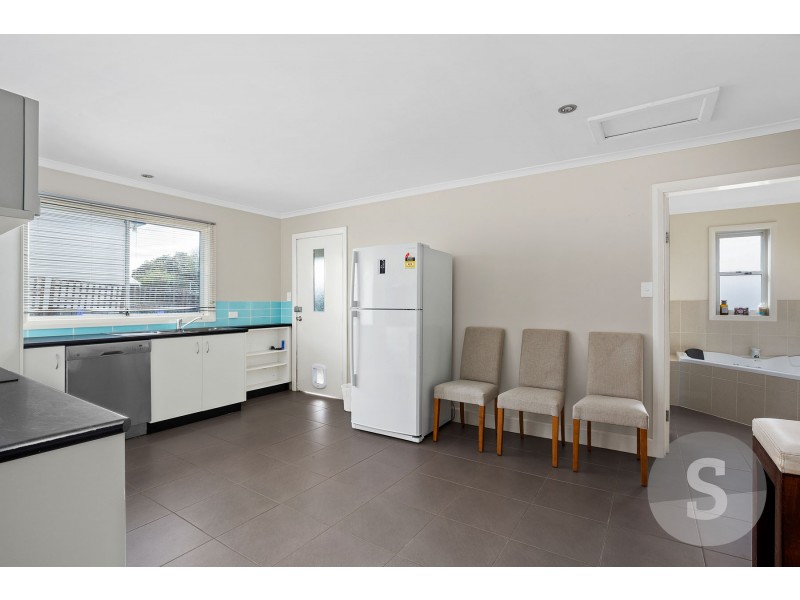 19 Sturt Crescent, Mayfield TAS 7248