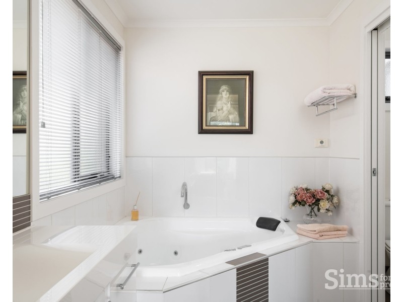 4 St James Close, Newstead TAS 7250