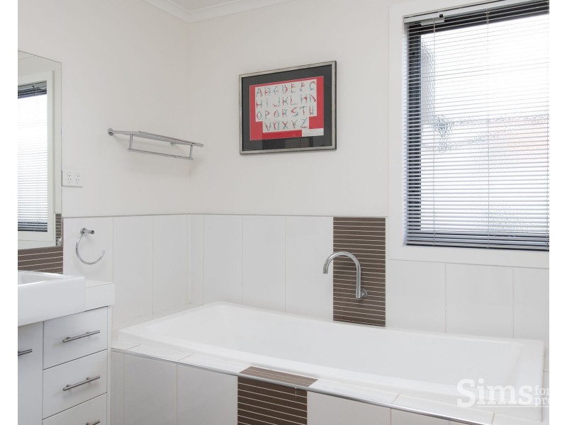 4 St James Close, Newstead TAS 7250
