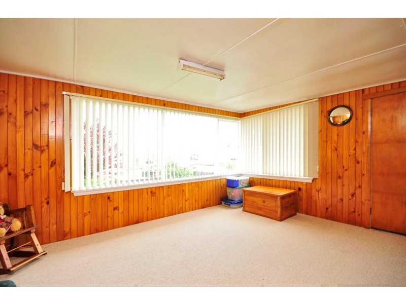 13 Helenwood Grove, Newnham TAS 7248