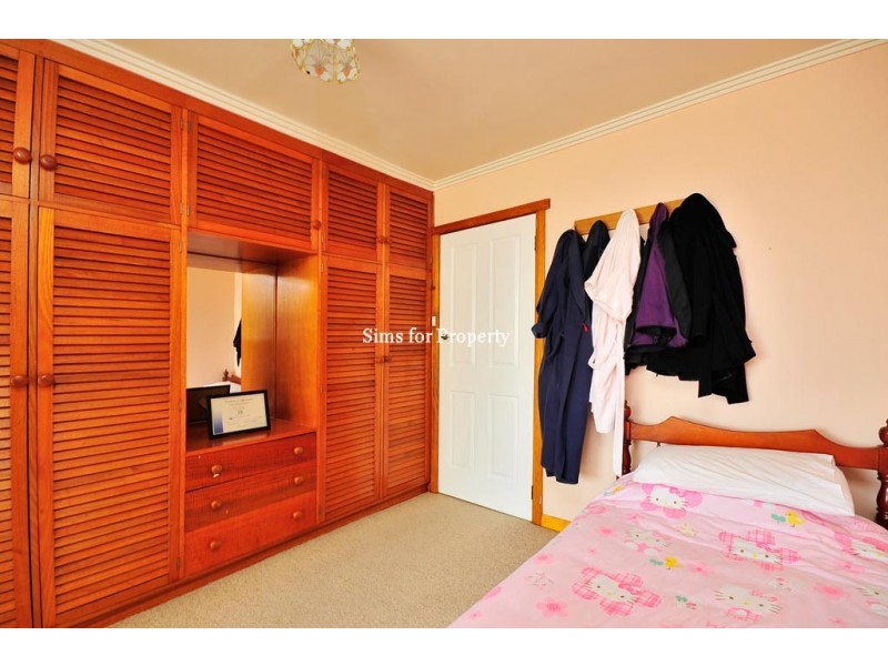 13 Helenwood Grove, Newnham TAS 7248