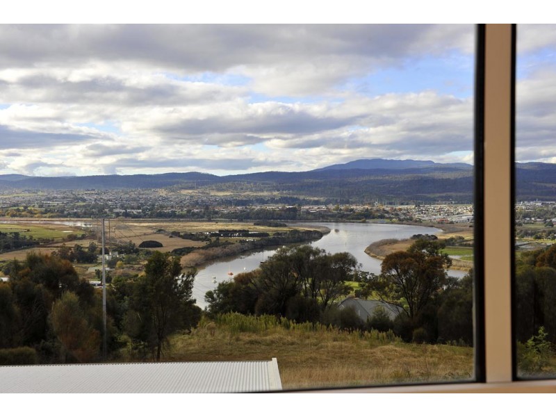 31 Lachlan Parade, Trevallyn TAS 7250