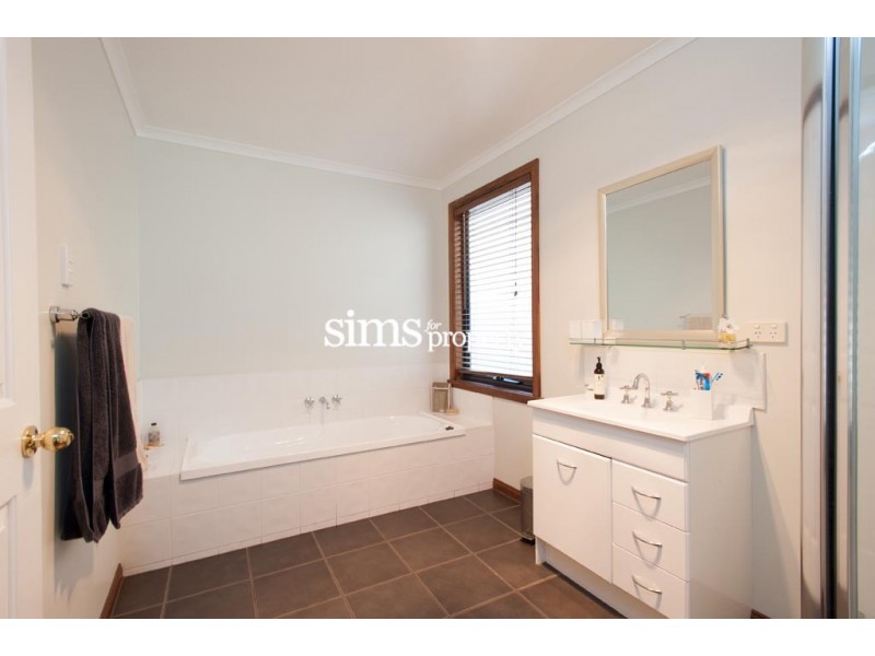 32 Racecourse Crescent, Launceston TAS 7250
