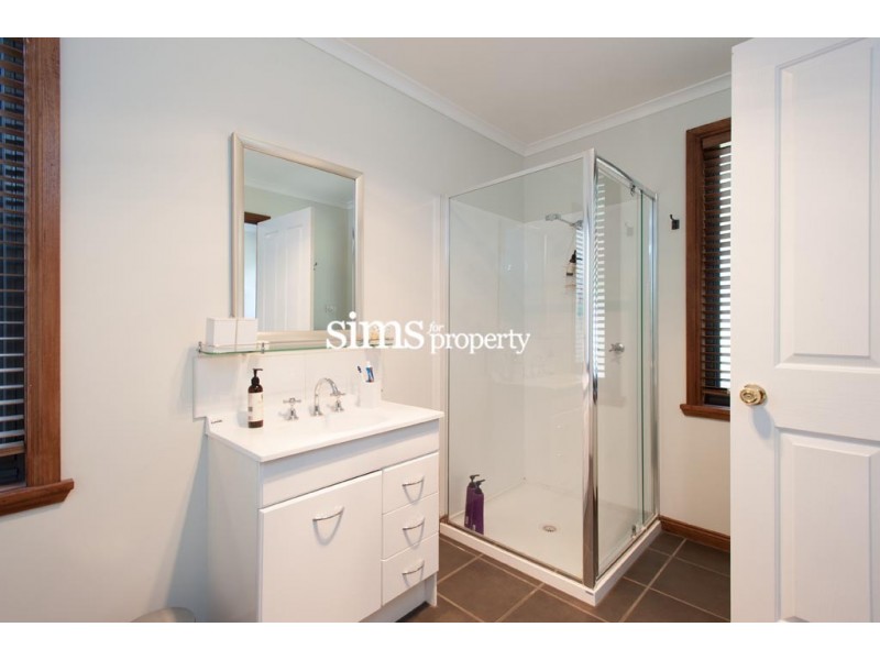 32 Racecourse Crescent, Launceston TAS 7250