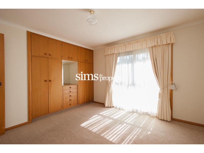 24 Parklands Parade, Newnham TAS 7248