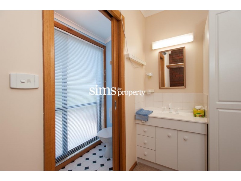 24 Parklands Parade, Newnham TAS 7248